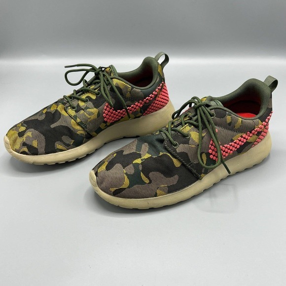 Nike Women’s Roshe One Premium Plus Camo‎ Running Shoes 807614-083 Size 7.5 - Picture 2 of 9
